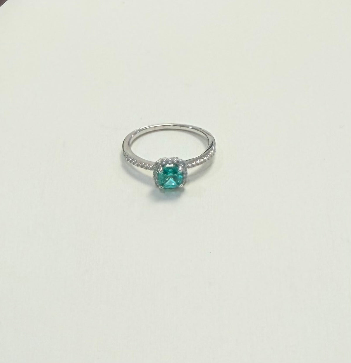 S566- NEW .925 Sterling Silver Thin Green Cz Ring W.G