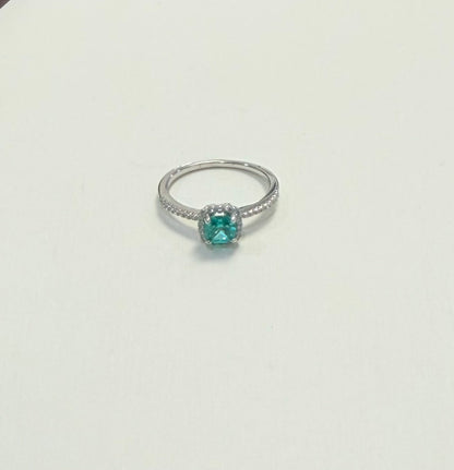 S566- NEW .925 Sterling Silver Thin Green Cz Ring W.G