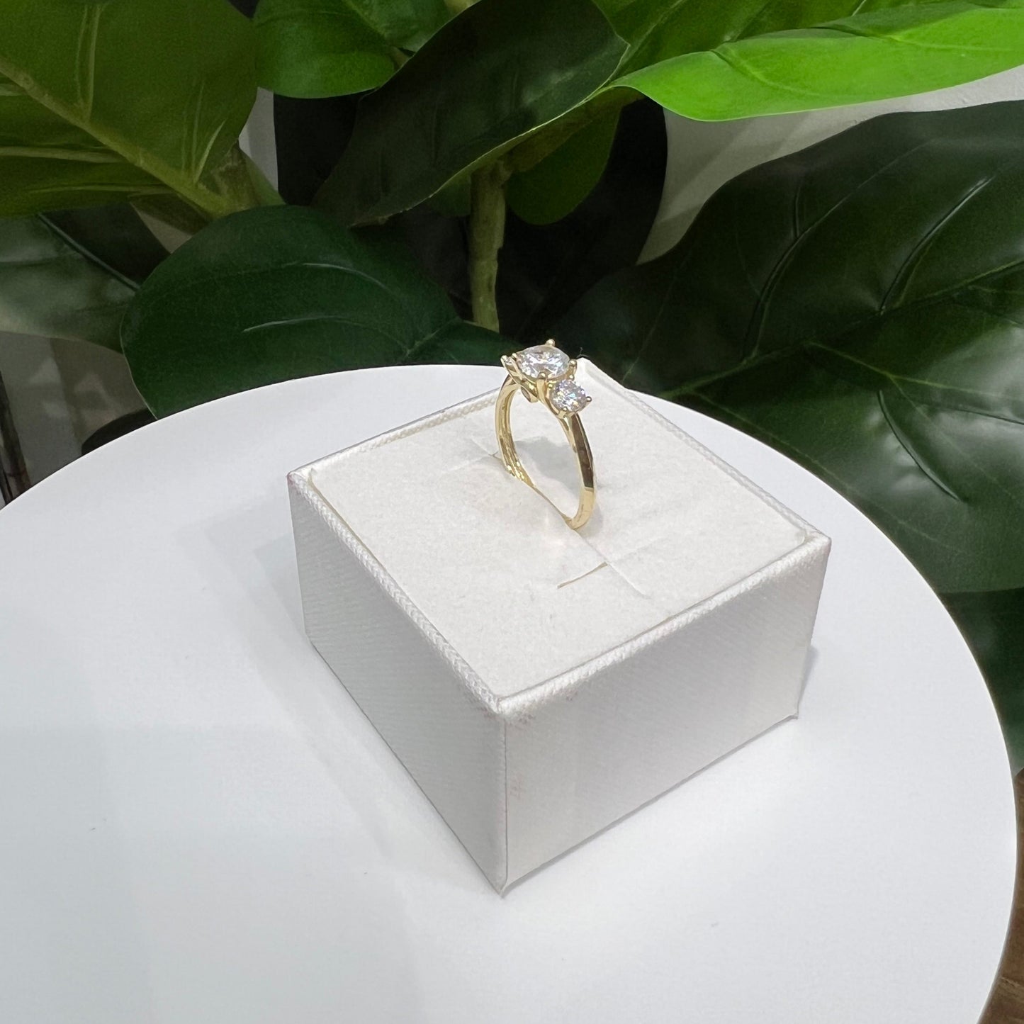 1277- NEW 10K Solitaire Three Cz Women's Ring W.G