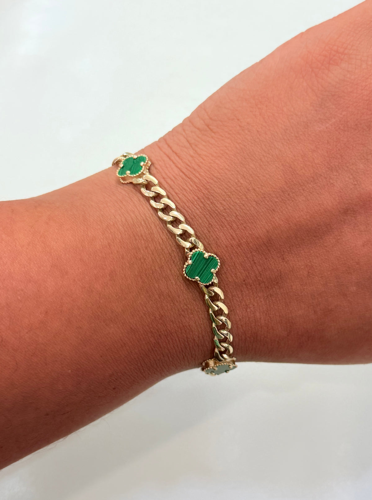 1813- NEW 14K Hollow Green Trebol Bracelet 7.5” (9.2mm) W.G