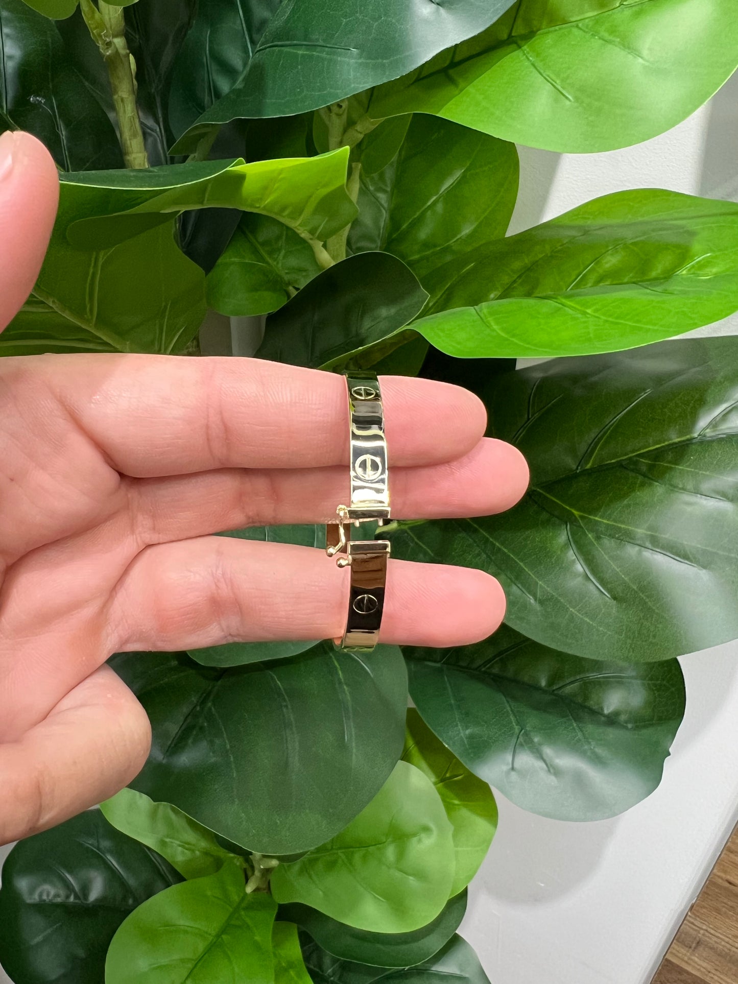 1338-NEW 14K Cartier Style Bangle Band Bracelet Replica (18.03CM) W.G