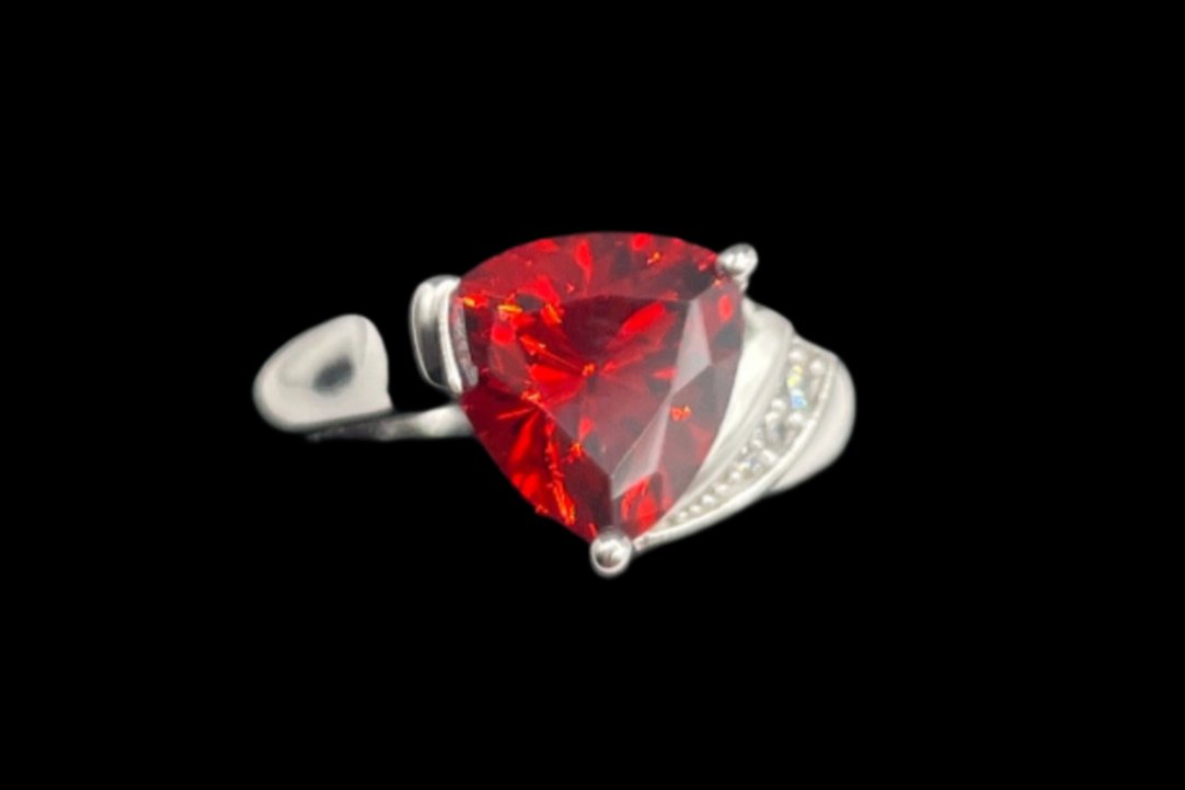 S558- .925 Elegant Trillion Garnet Cz Ring Size 7