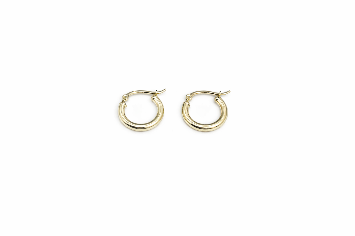 1563- NEW 10K Hollow Gold Hoop Earrings (16.9x3mm) W.G