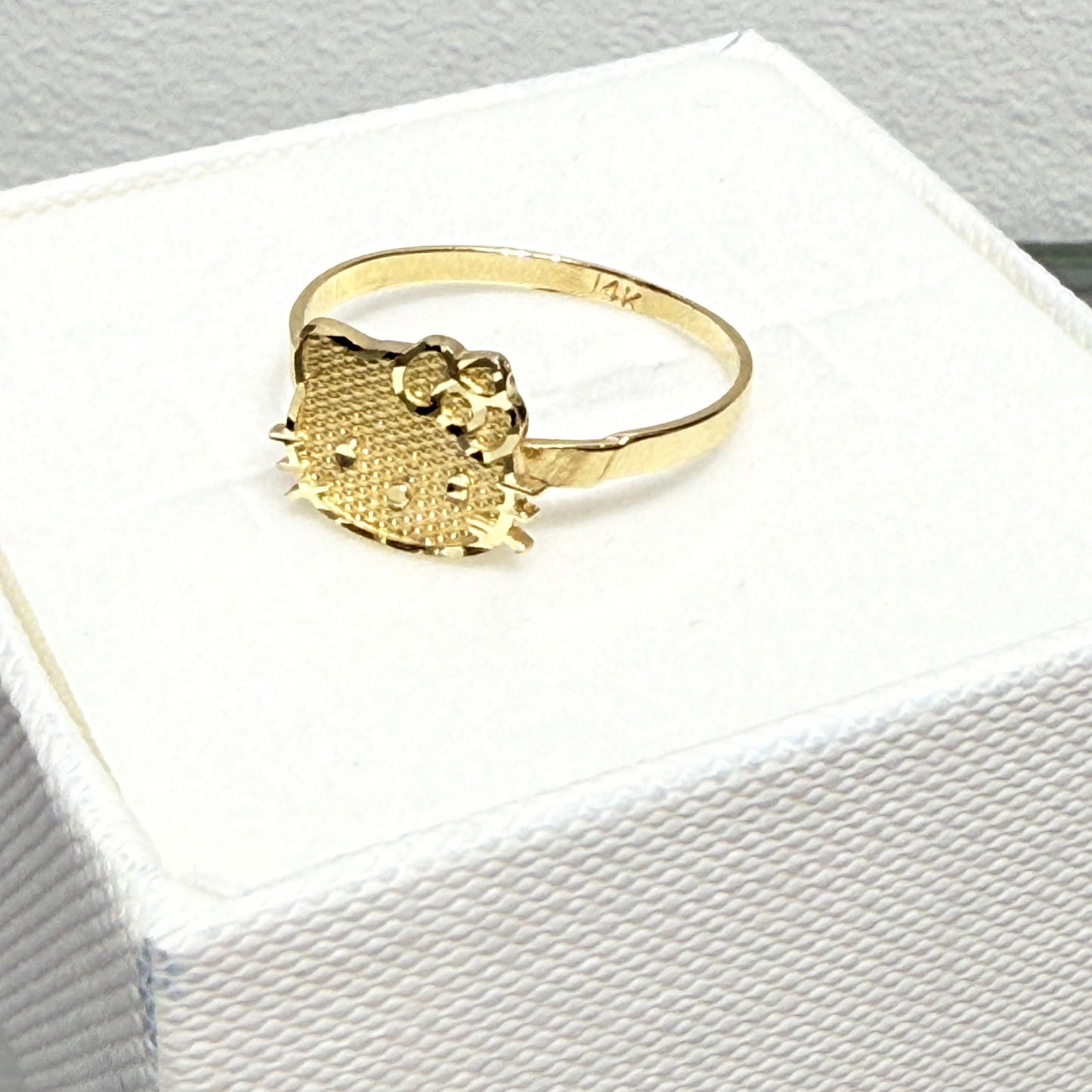 1176- NEW 14K Small Hello Kitty Face Ring W.G