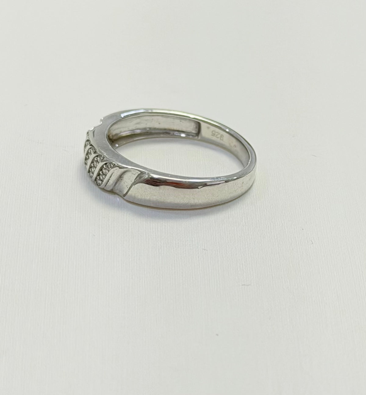S565- NEW .925 Thin Band Silver Ring W.G