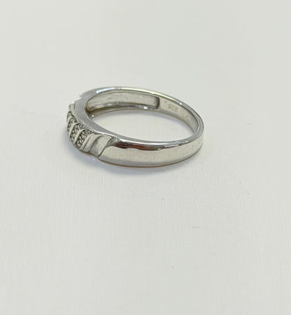 S565- NEW .925 Thin Band Silver Ring W.G
