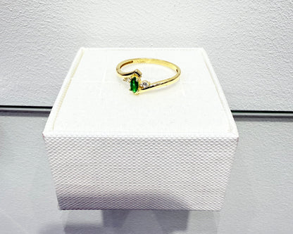 1112- NEW 14K Thin Green Oval Stone Ring W.G