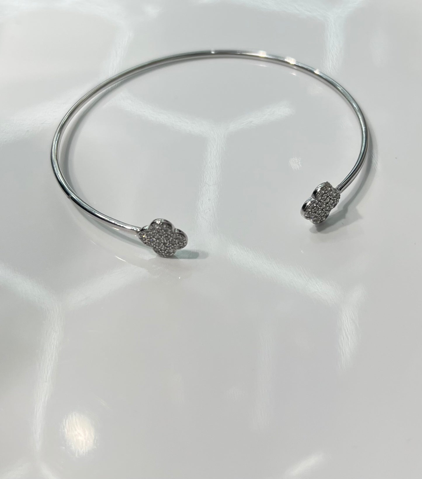 S661- NEW .925 Sterling Silver Clover Bangle Bracelet W.G