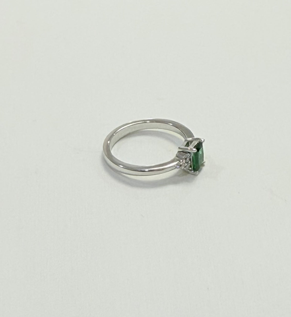 S556- NEW .925 Green Square Cz Women's Ring W.G