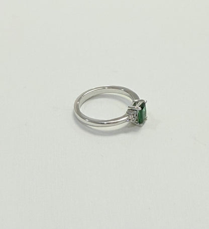 S556- NEW .925 Green Square Cz Women's Ring W.G