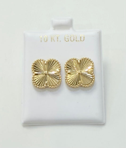 1760- NEW 10K Gold Trebol Stud Earrings (13.6mm) W.G