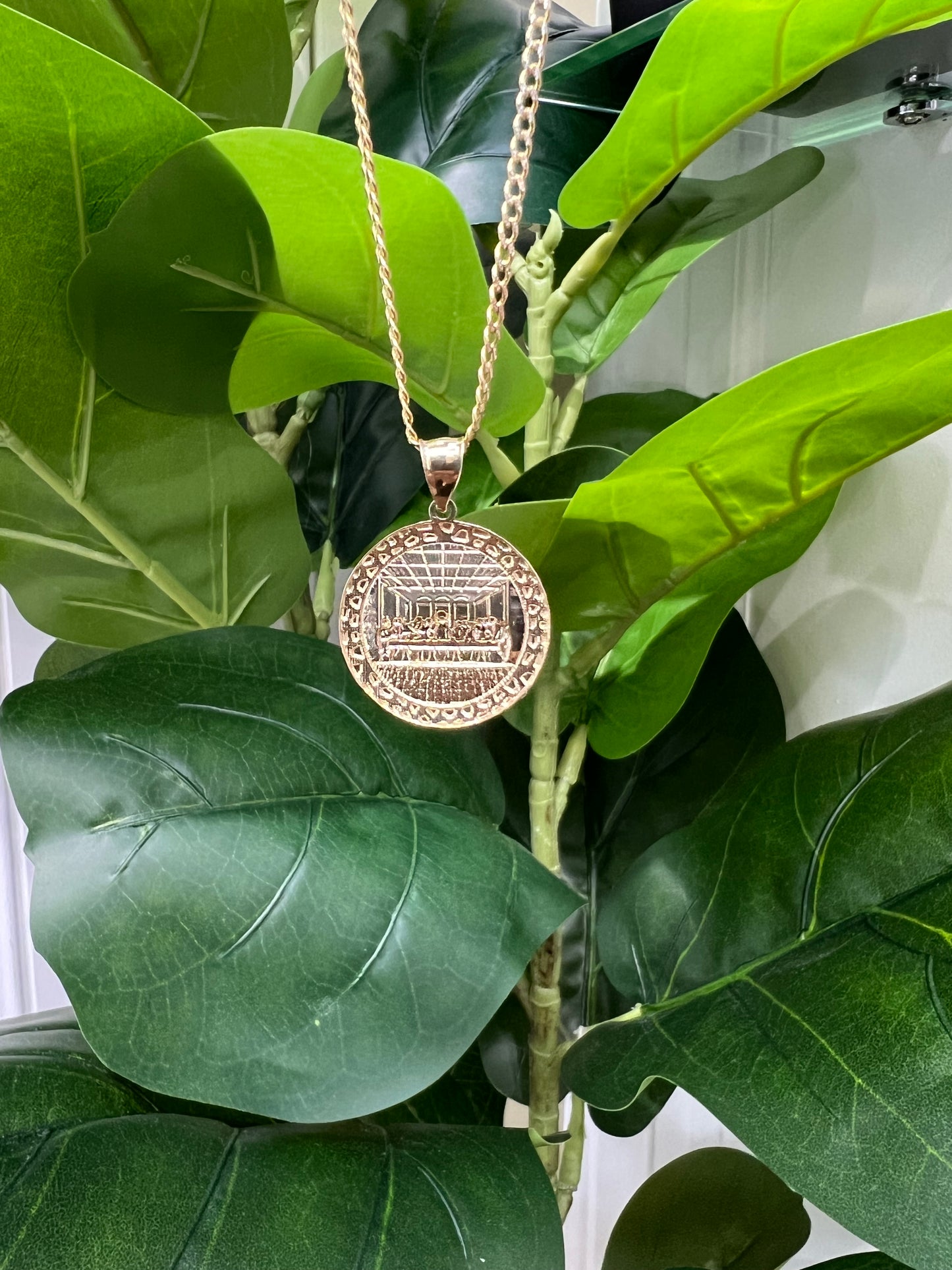 1315- 10K Nugget Round The Last Supper Pendant W.G