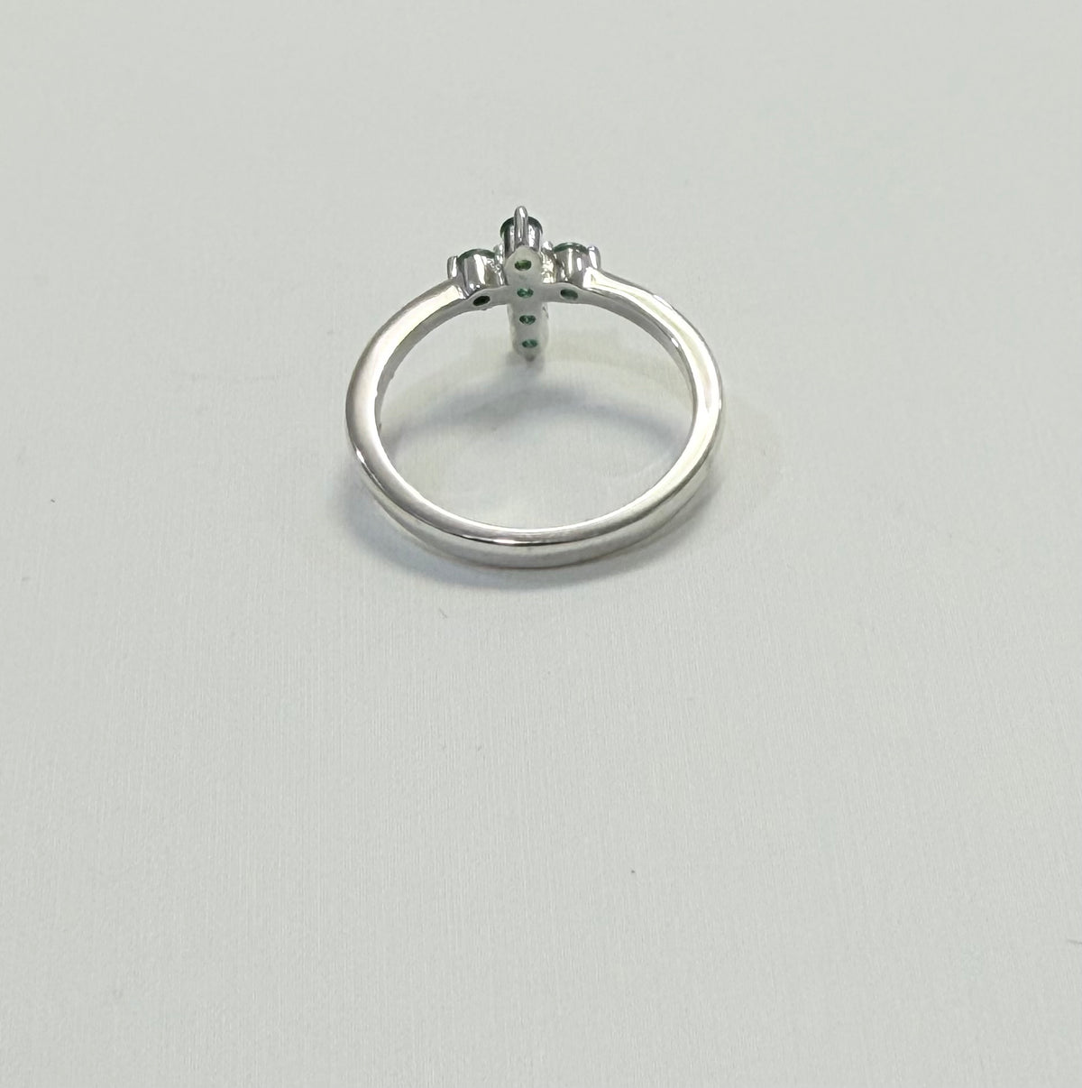 S562- .925 Sterling Silver Green Cz Cross Ring W.G