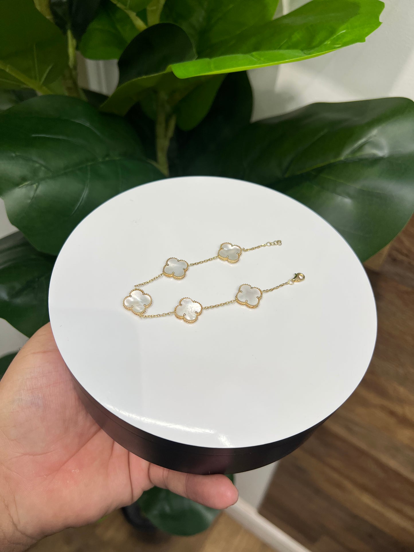 751- NEW 14K White Trebol Bracelet(11.5mm).W.G
