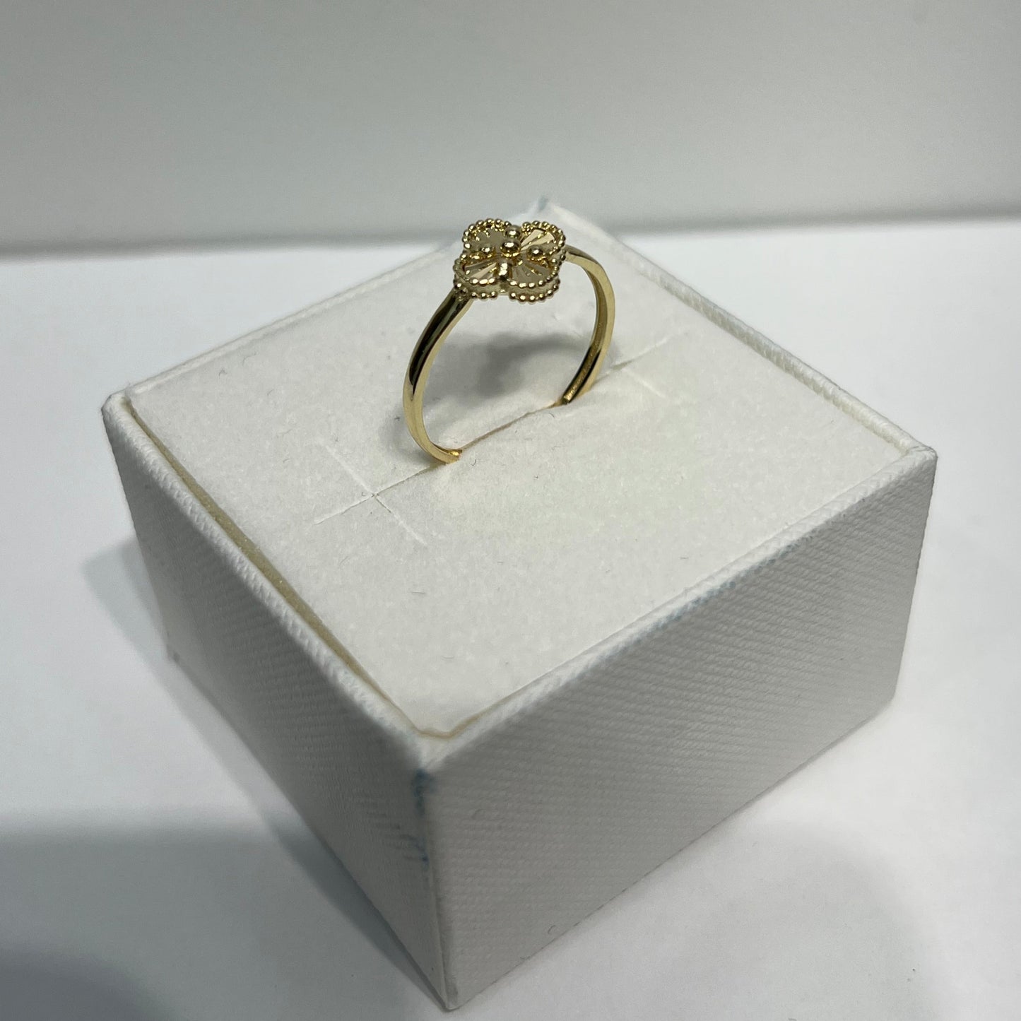 1190-NEW 14K Gold Trebol Women’s Ring (8mm) W.G