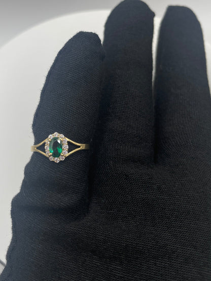 494- 14K Green Stone Ring sz