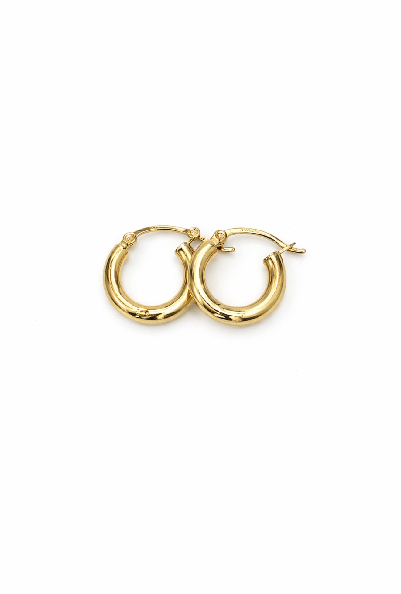 1512- NEW 14K Hollow Hoop Earrings (15x3mm) W.G