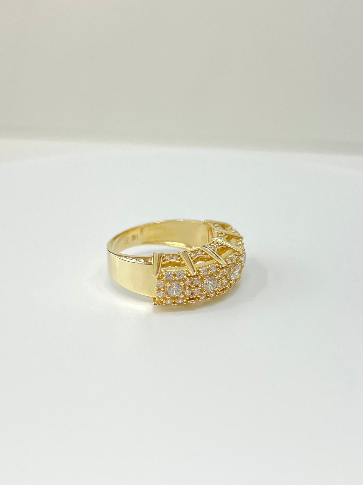 945- NEW 14K Crown Ring Cz Stones W. G