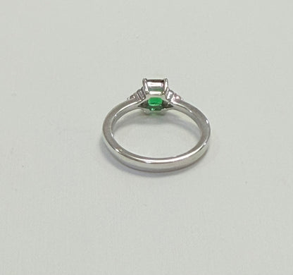 S556- NEW .925 Green Square Cz Women's Ring W.G