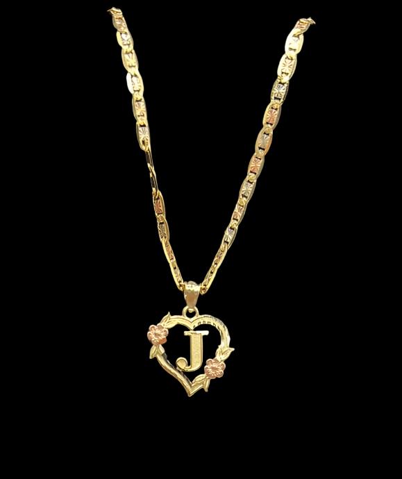 00179- Colgante en forma de corazón con la letra “J” de oro de 14 quilates