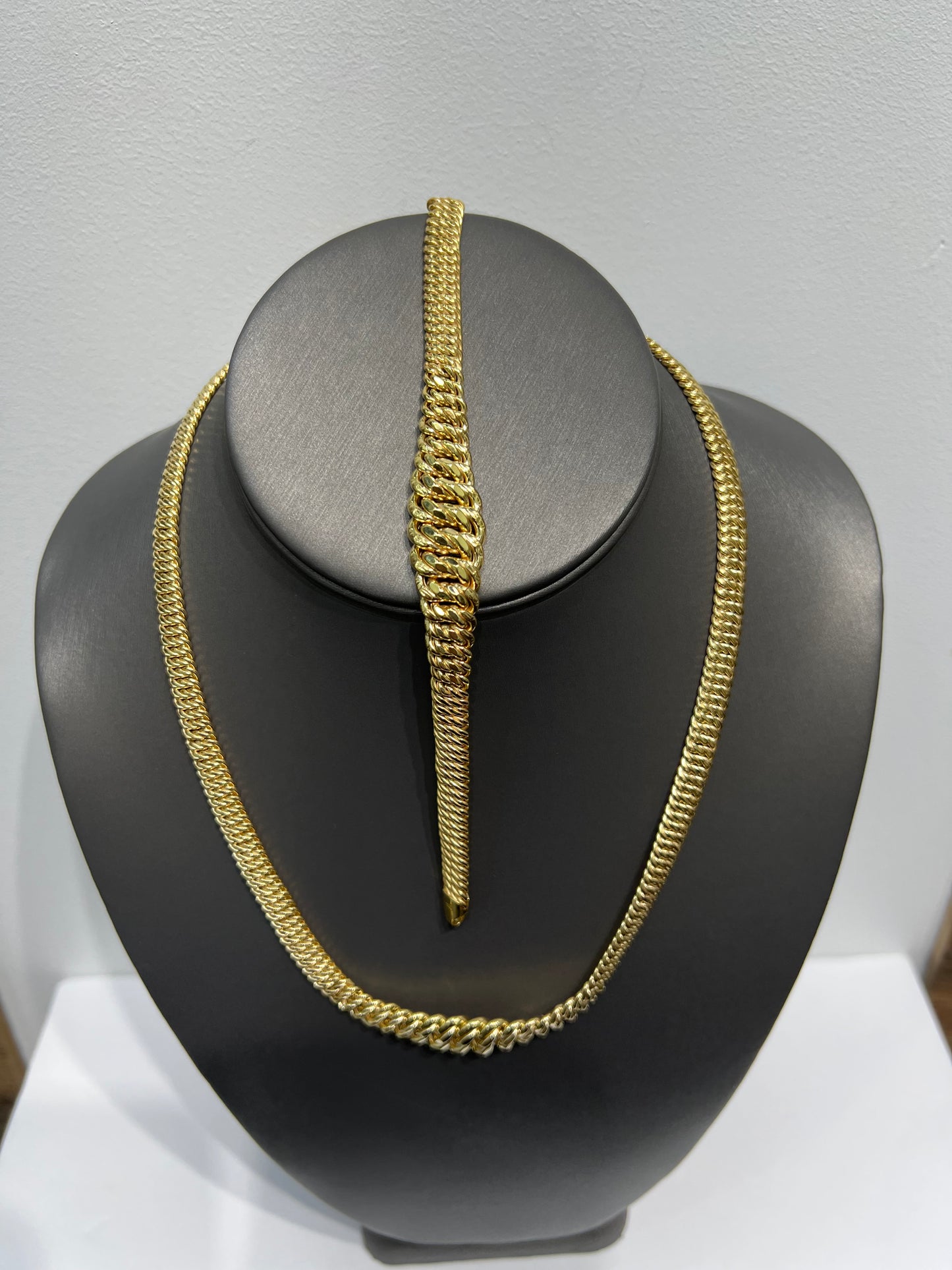 1267- 10K Princess Cut Chain & Bracelet Set / Cadena y Pulsera Corte Princesa