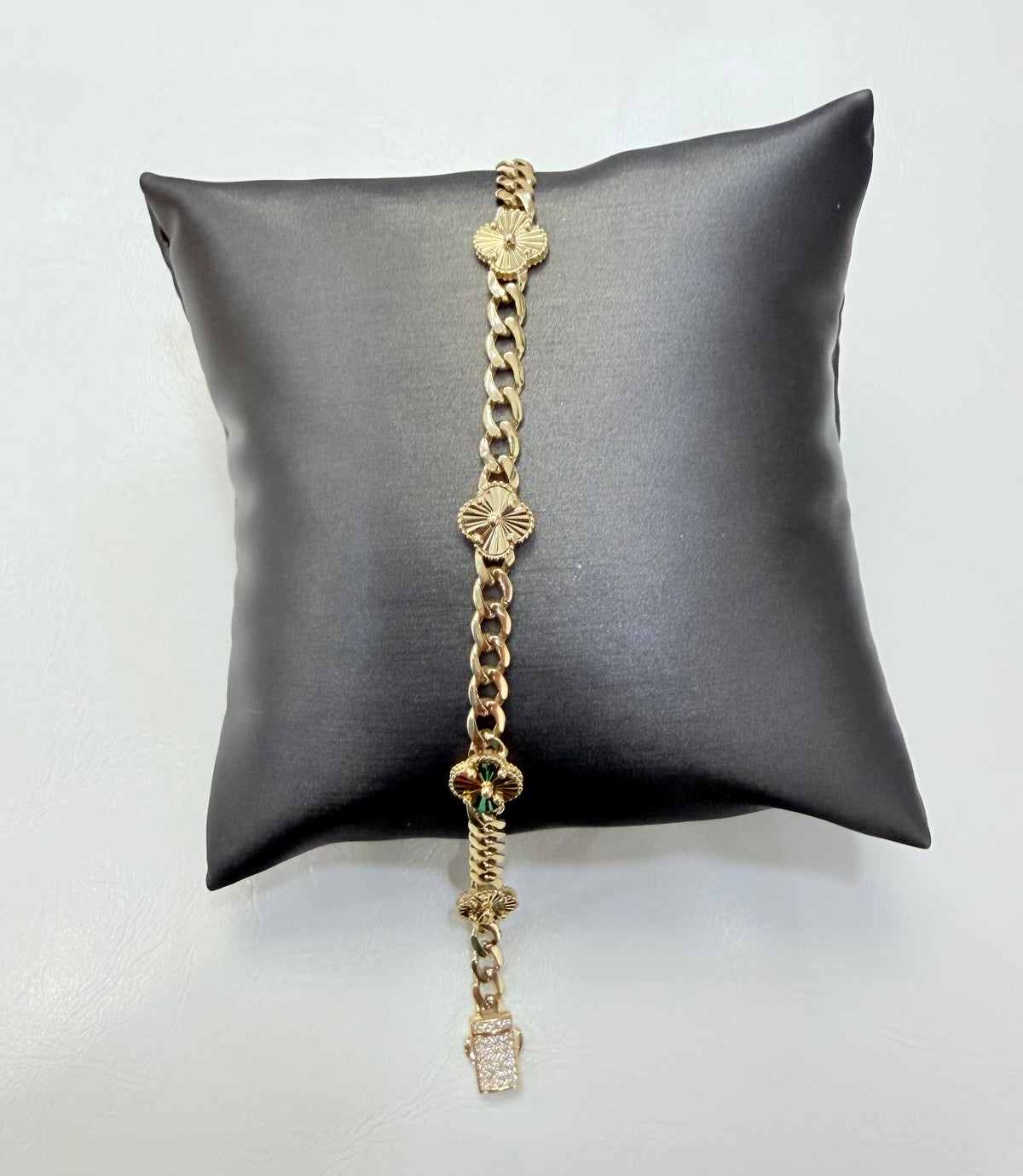 1812- NEW 14K Hollow Gold Trebol Bracelet 7.5” (9.1mm) W.G