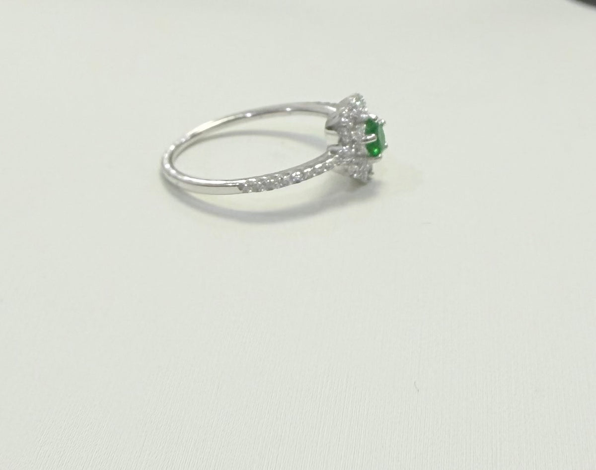 S757- NEW .925 Green Cz Stone Flower Ring W.G
