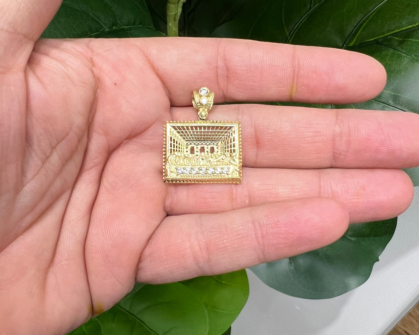 1232- NEW 14K The Last Supper Gold Square Pendant W.G