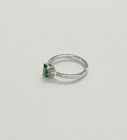 S556- NEW .925 Green Square Cz Women's Ring W.G