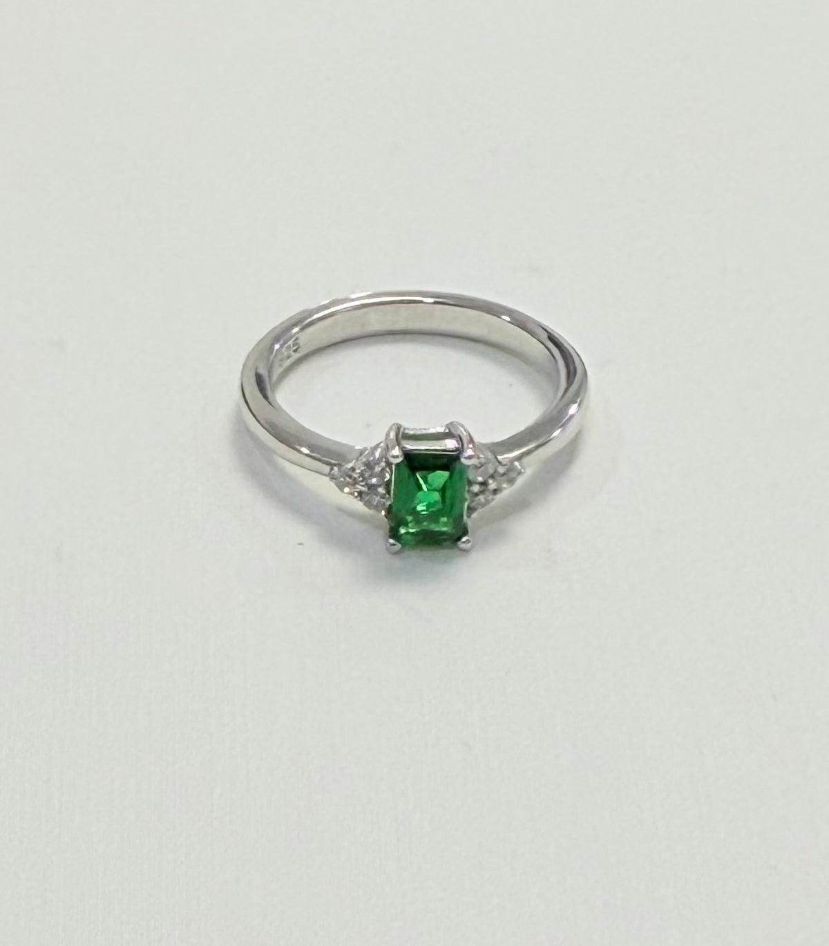 S556- NEW .925 Green Square Cz Women's Ring W.G