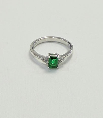 S556- NEW .925 Green Square Cz Women's Ring W.G