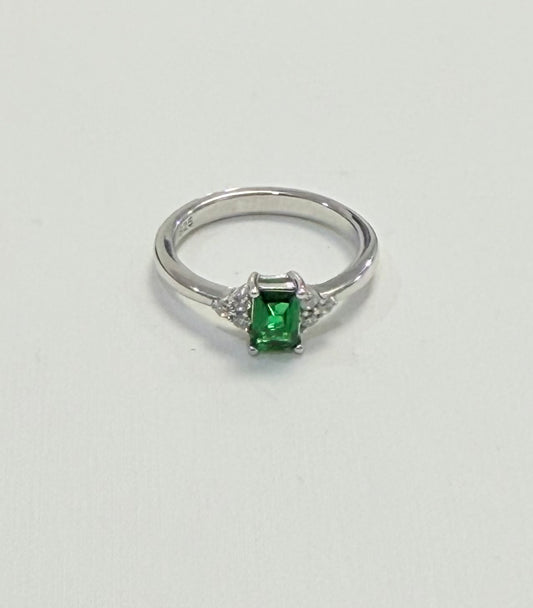 S556- NEW .925 Green Square Cz Women's Ring W.G