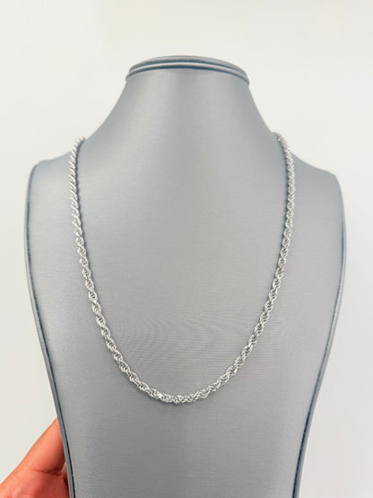 S0027- Cadena de cuerda plateada de 22”