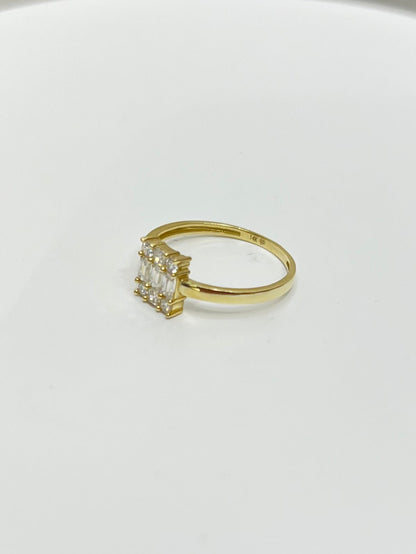 1471- NEW 14K Square Shape Baguette Cut Ring W.G