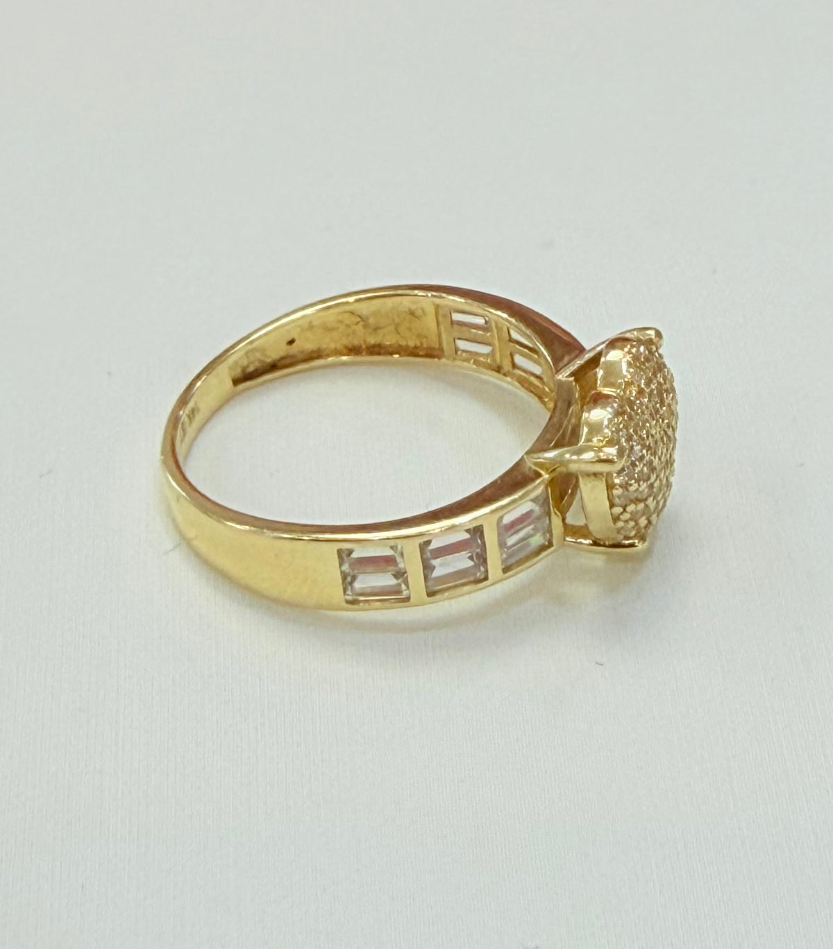 1387- NEW 14K Gold Heart Baguette Cut & Cz Ring W.G
