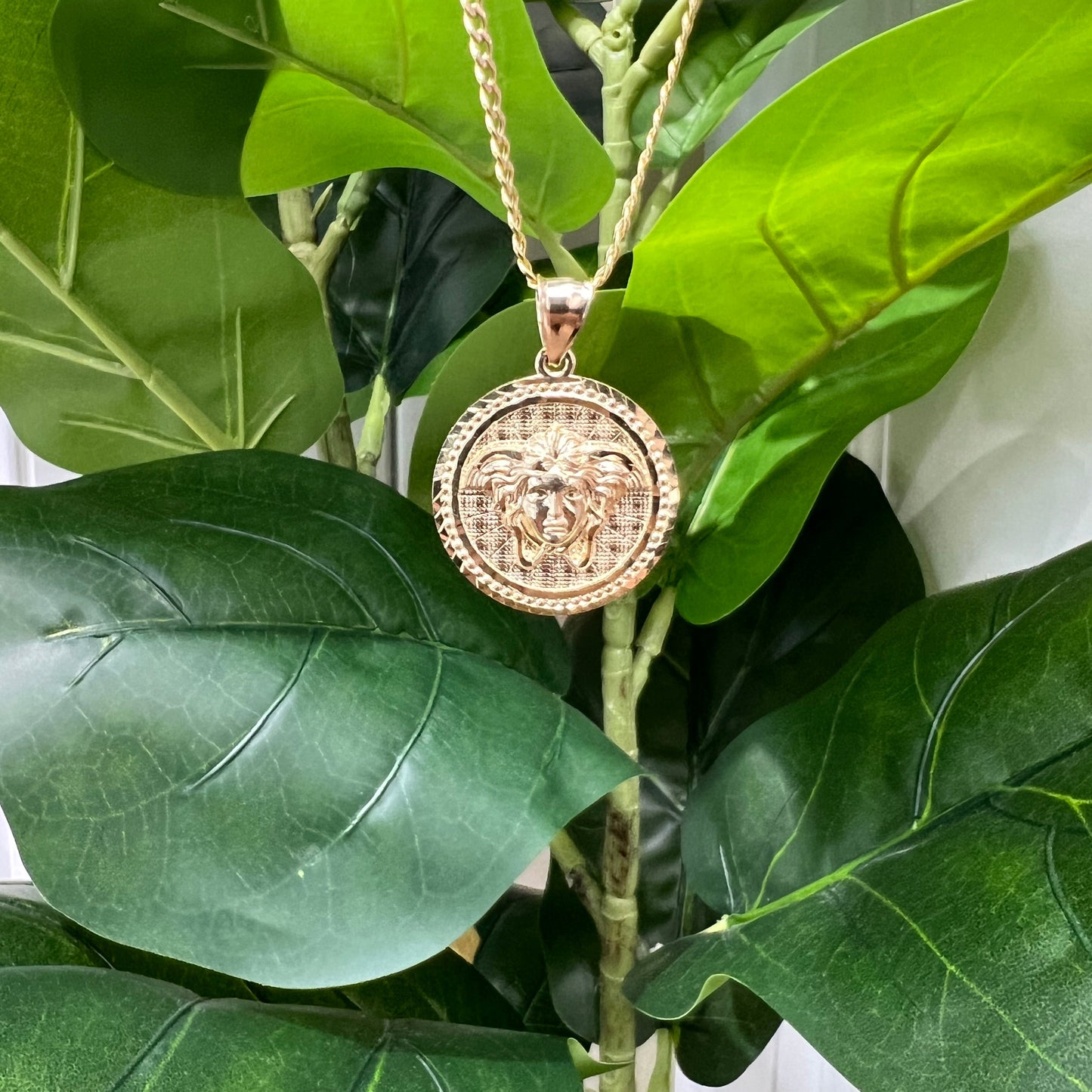 1310- NEW 10K Medusa Round Pendant W.G