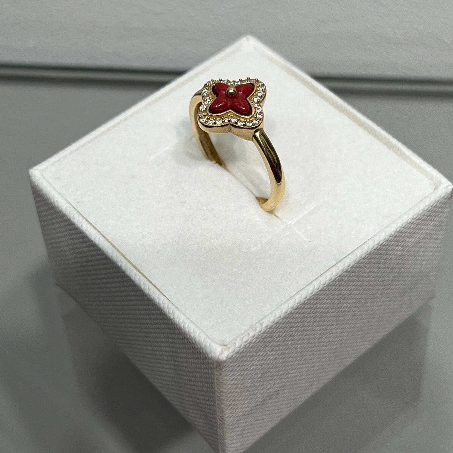 599-NEW 14K Red Trebol Gold Ring (W.G)