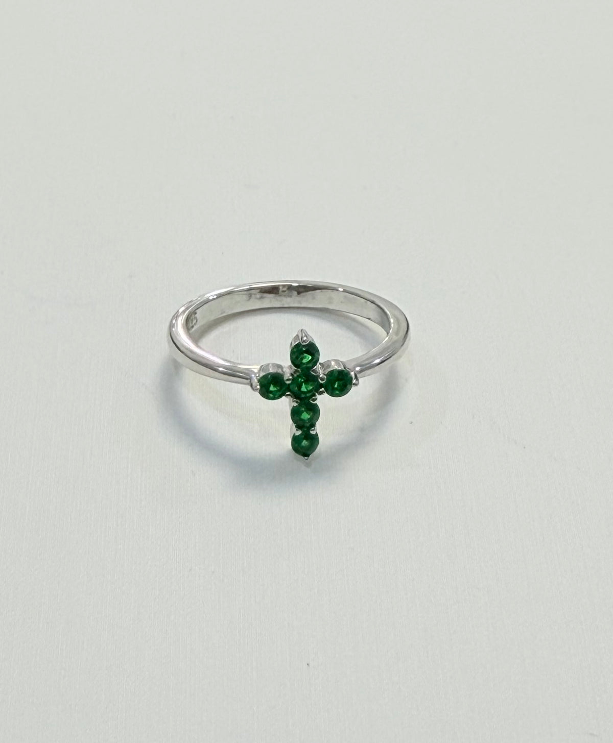 S562- .925 Sterling Silver Green Cz Cross Ring W.G