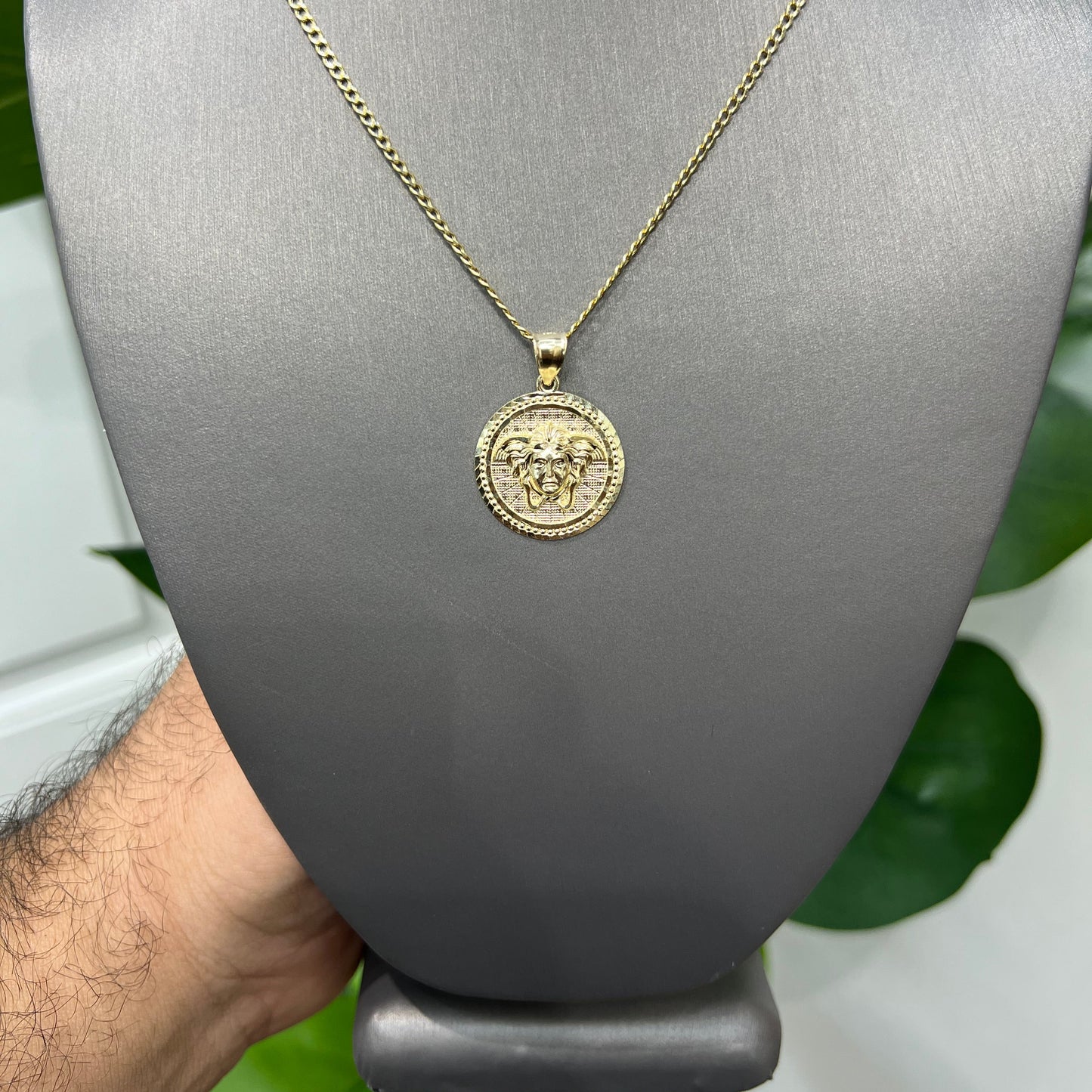 1310- NEW 10K Medusa Round Pendant W.G