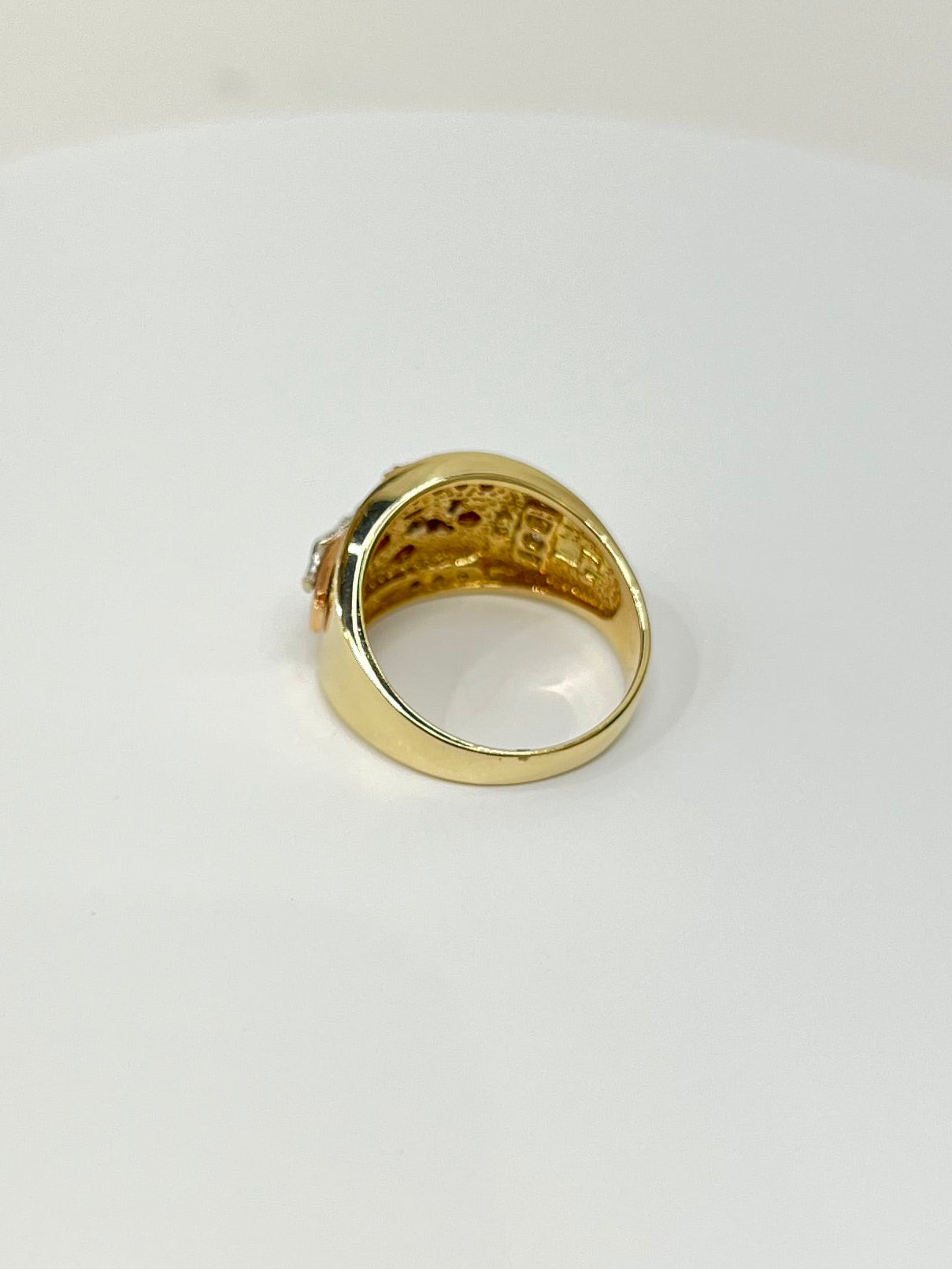 1262- NEW 14K Tri- Tone Crucifix Gold Ring W.G