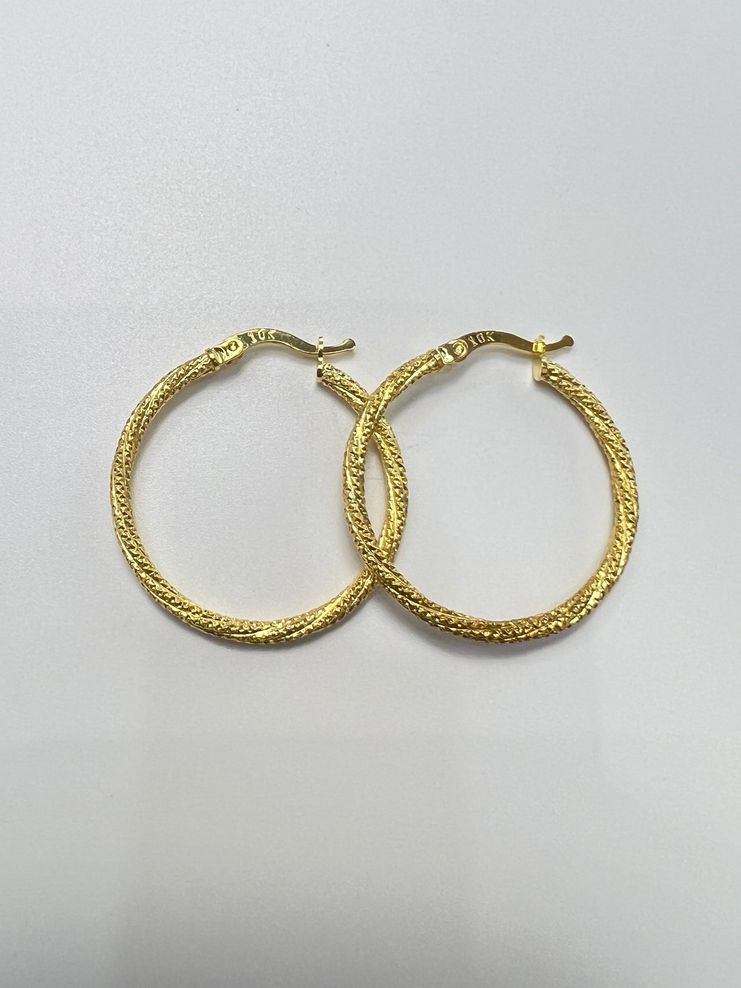 1655- NEW 10K Hoop Earrings (29.5x2.3mm)W.G