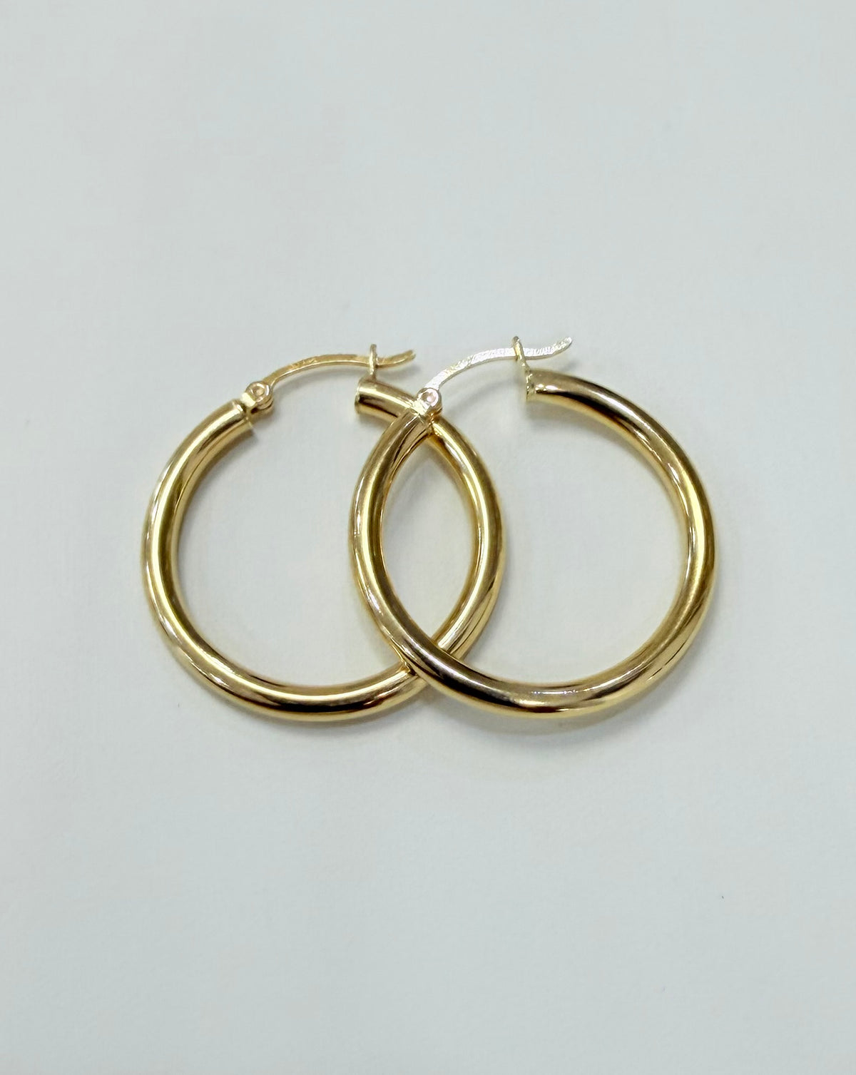 1785- NEW 14K Hollow Hoop Earrings (30x3.1mm) W.G