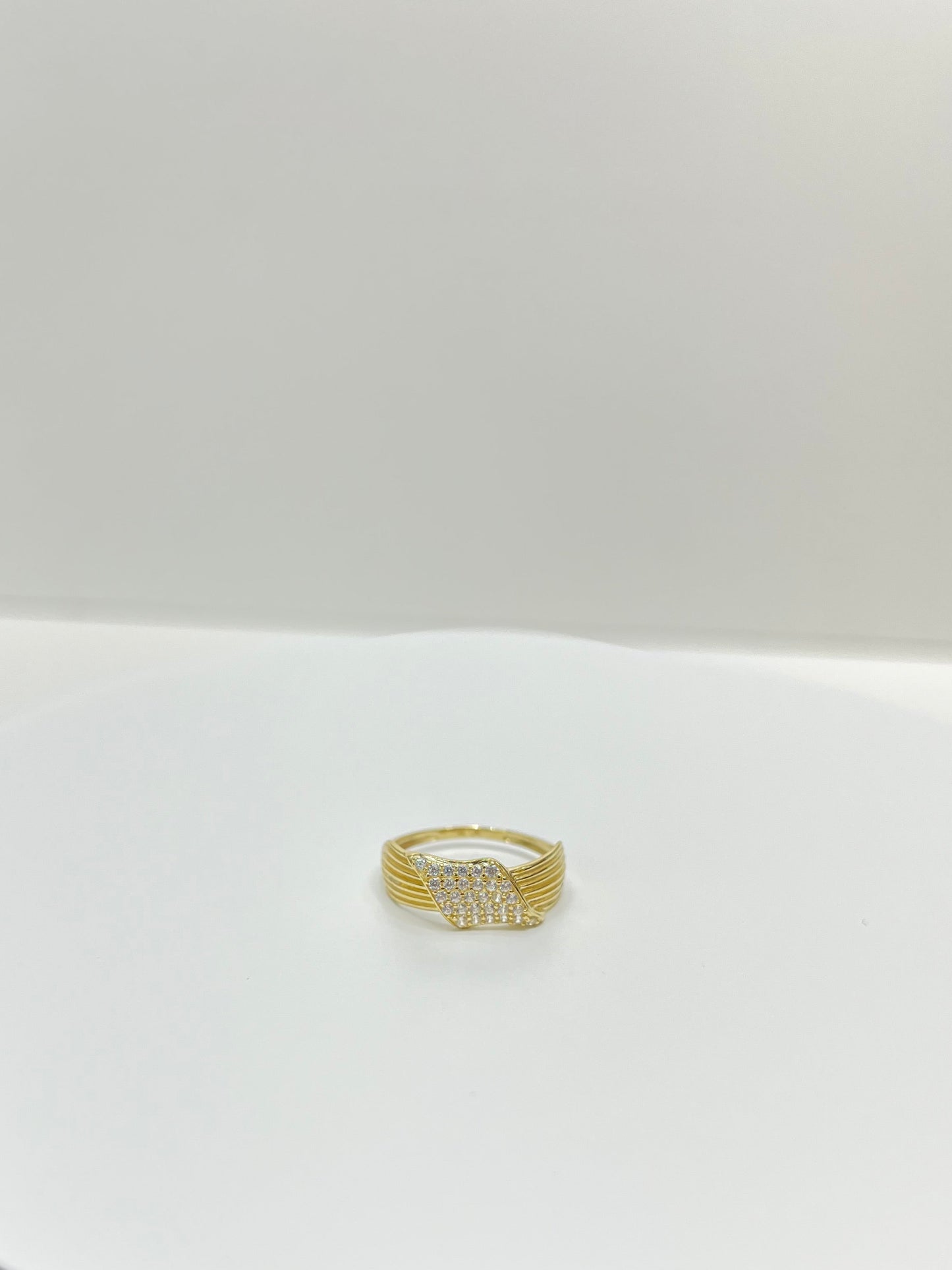 1481- NEW 14K Gold Classic Women's Ring W.G