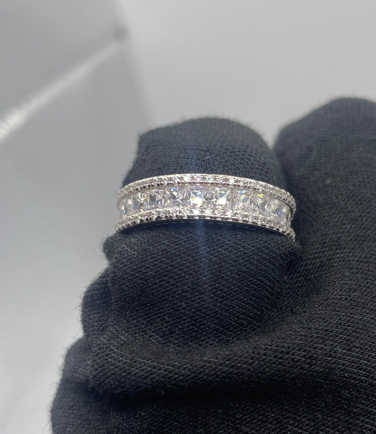 S559- .925 Sterling Silver Band Cz Stones size 7