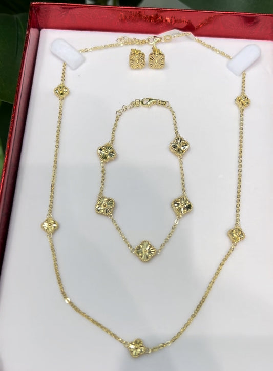 1224- NEW 14K Gold Trebol Set W.G