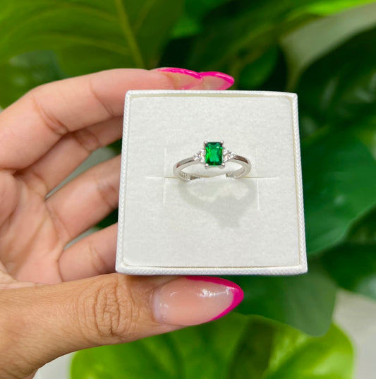 S556- NEW .925 Green Square Cz Women's Ring W.G