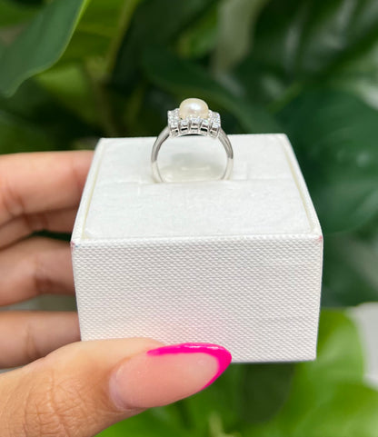 S820- NEW .925 Sterling Silver Square Imitation Pearl White Ring W.G