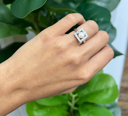 S820- NEW .925 Sterling Silver Square Imitation Pearl White Ring W.G