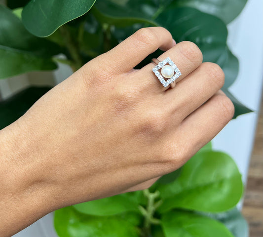 S820- NEW .925 Sterling Silver Square Imitation Pearl White Ring W.G