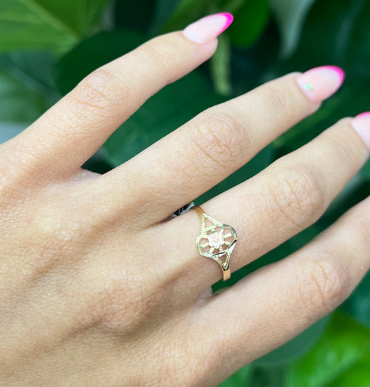876- NEW 14K NEW Centered Flower Ring (W.G)